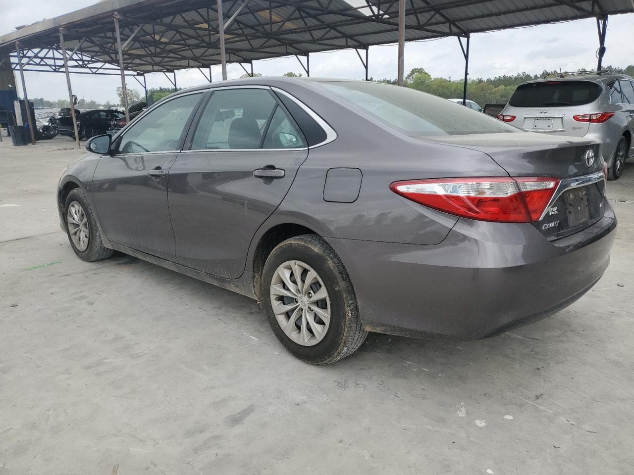 2015 Toyota Camry Le - foto 2