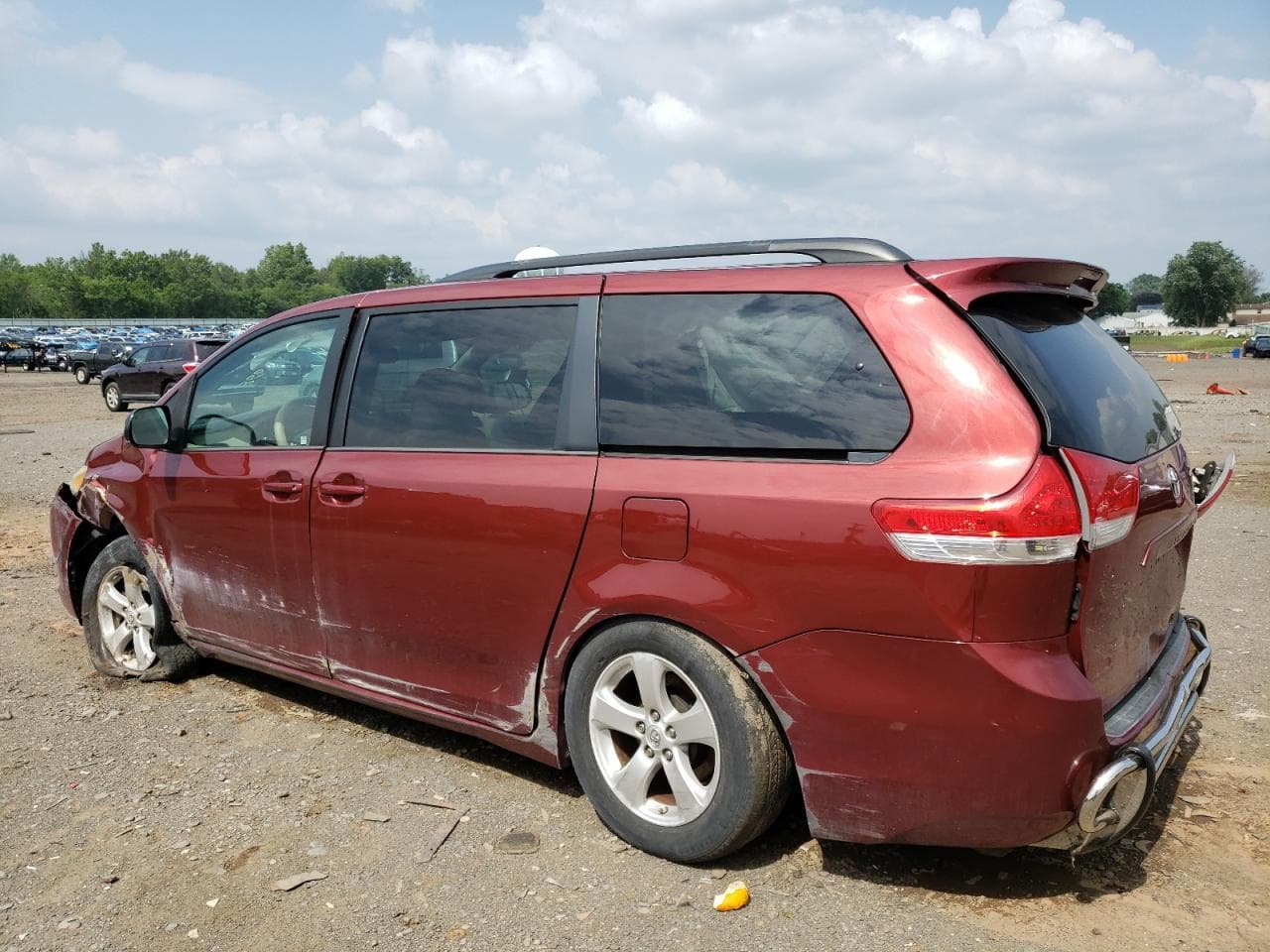 2013 Toyota Sienna Le - foto 2