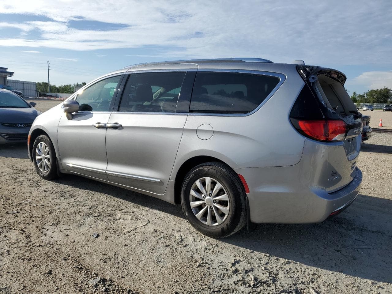 2019 Chrysler Pacifica Touring L - foto 2