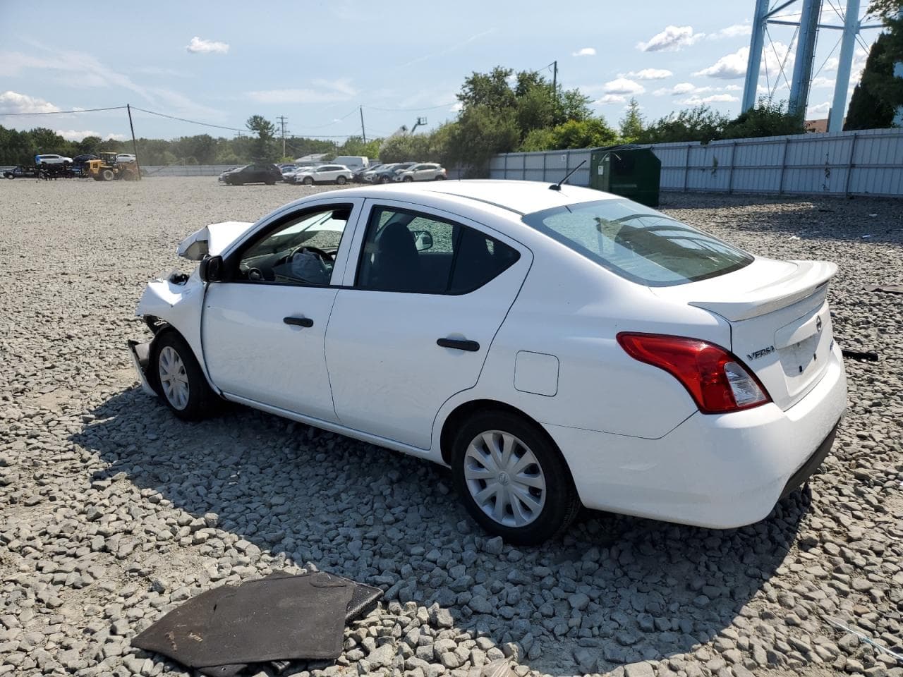 2015 Nissan Versa S - foto 2