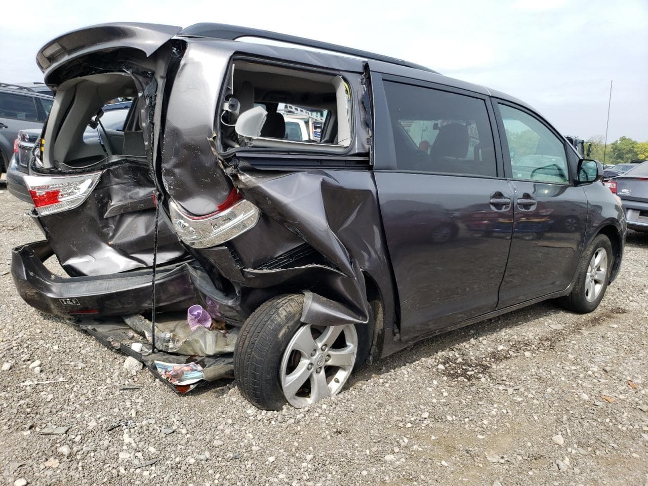 2013 Toyota Sienna Le - foto 3