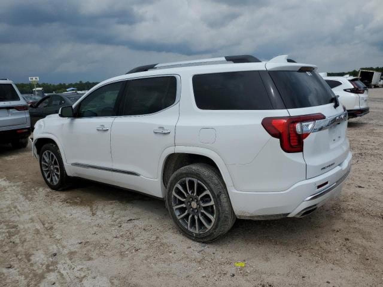 2020 GMC Acadia Denali - foto 2