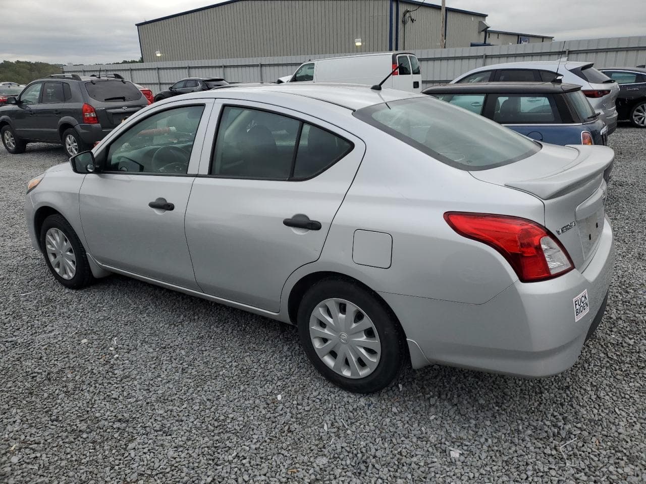 2017 Nissan Versa S - foto 2