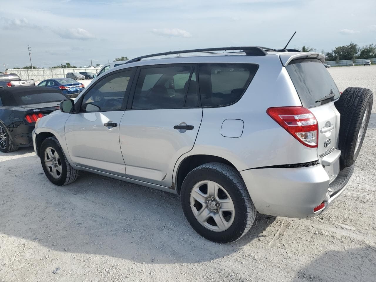 2010 Toyota Rav4 - foto 2