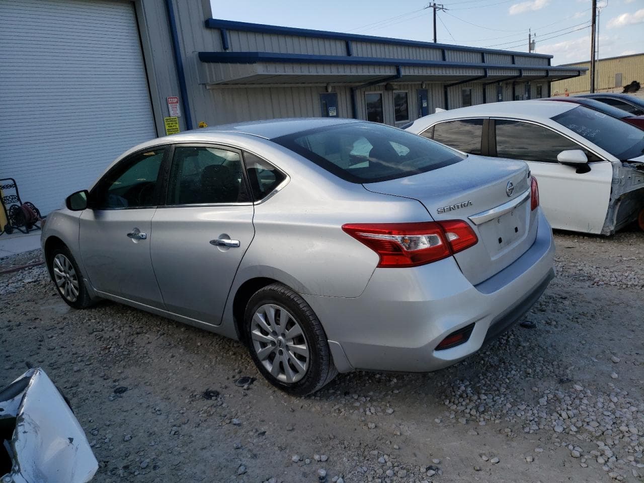 2019 Nissan Sentra S - foto 2
