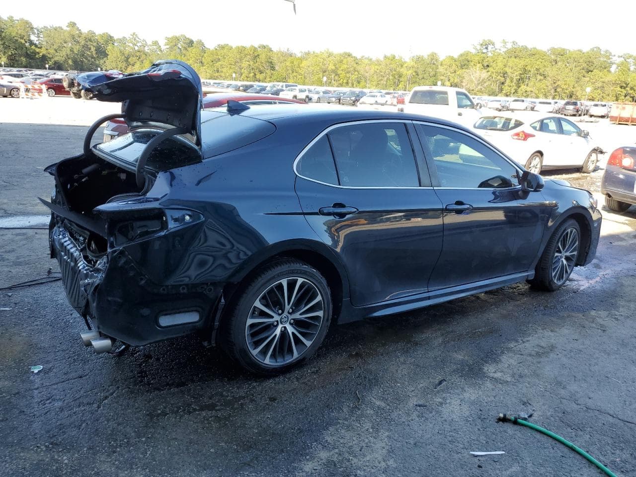 2020 Toyota Camry Se - foto 3