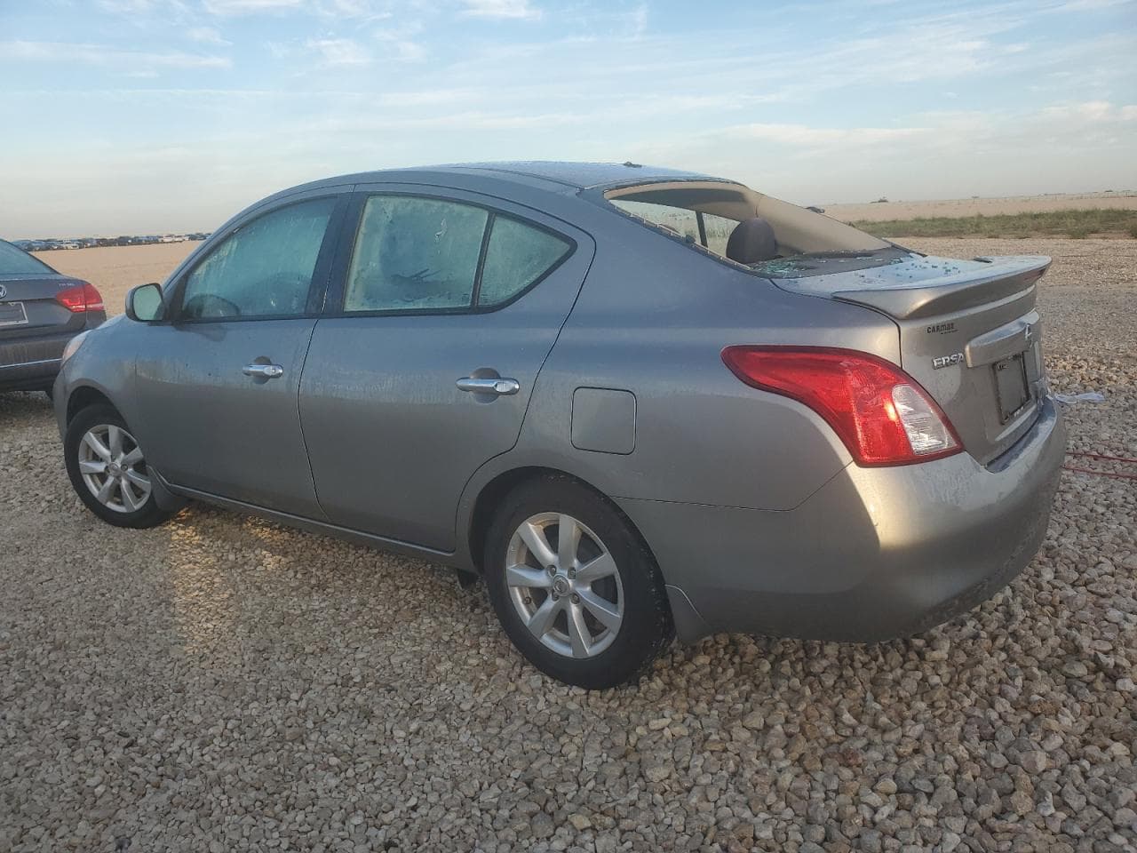 2014 Nissan Versa S - foto 2