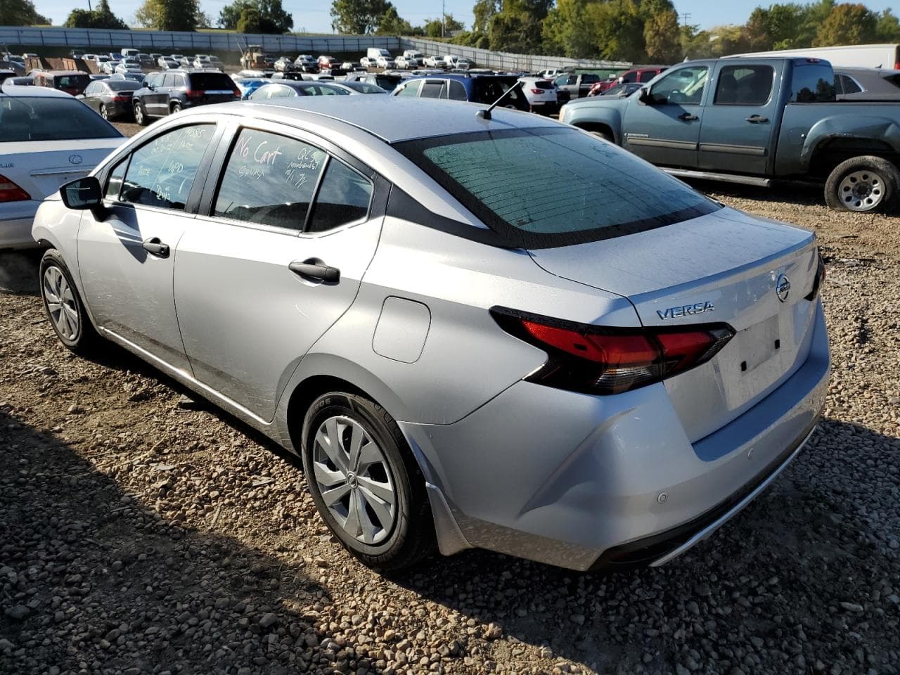2021 Nissan Versa S - foto 2