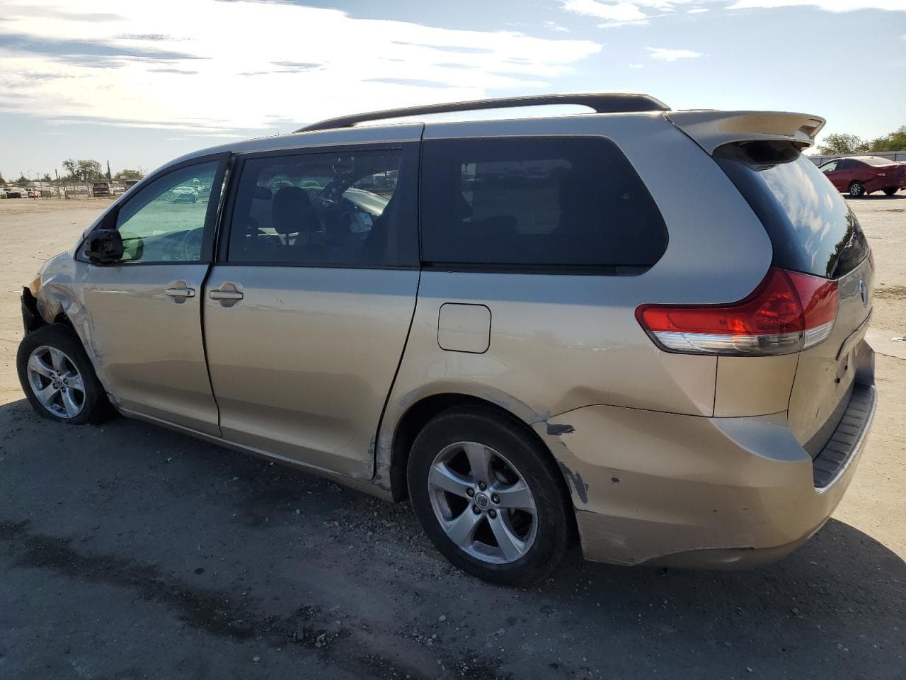 2013 Toyota Sienna Le - foto 2