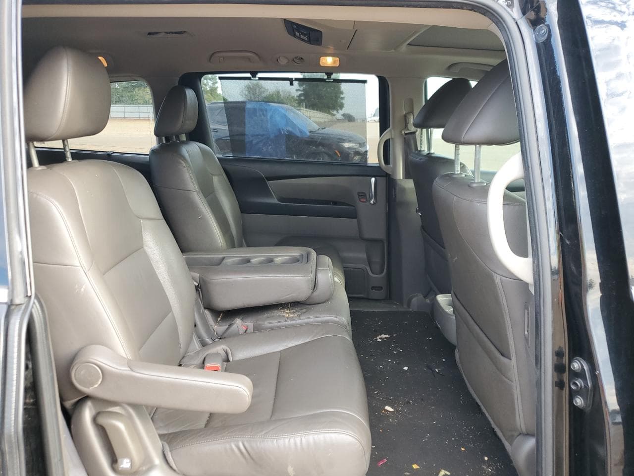 2015 Honda Odyssey Touring - foto 2