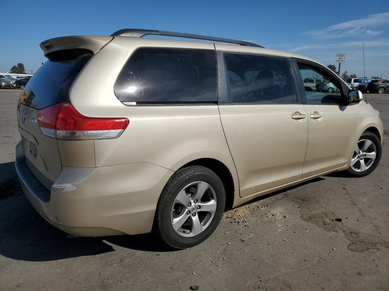 2013 Toyota Sienna Le - foto 3