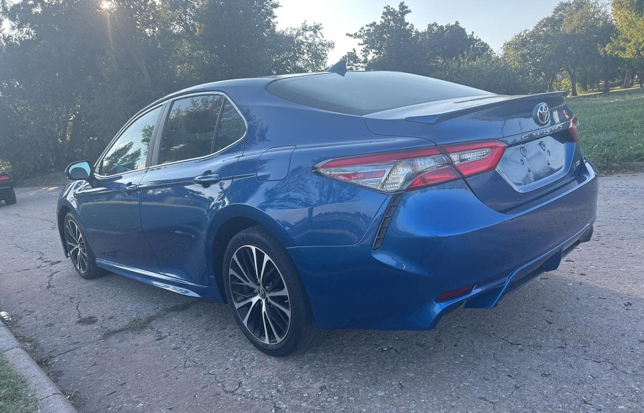 2019 Toyota Camry Se - foto 3