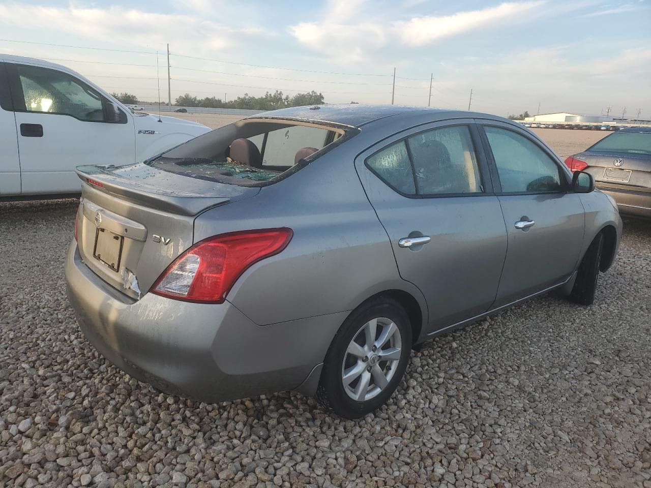 2014 Nissan Versa S - foto 3