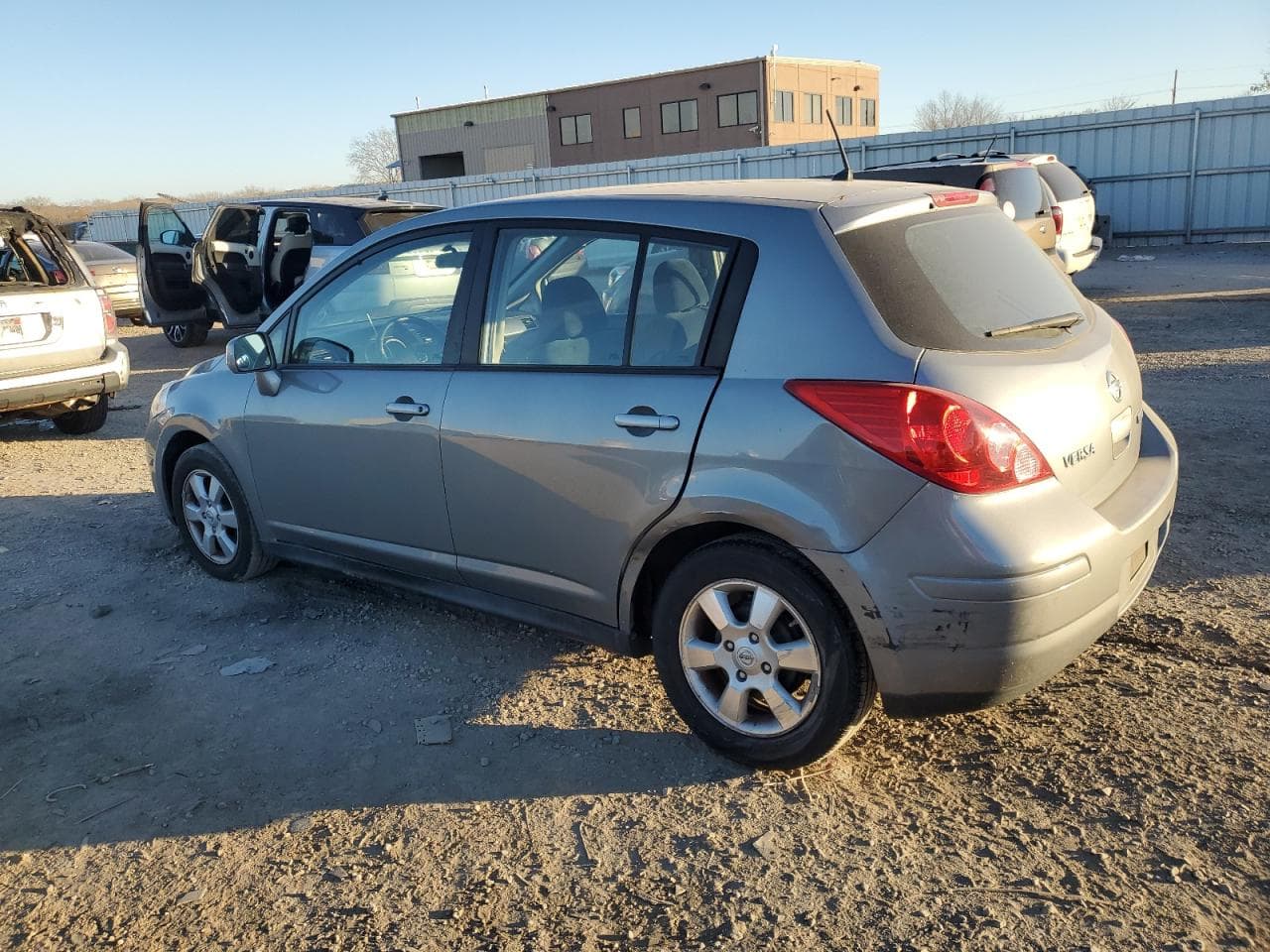 2012 Nissan Versa S - foto 2