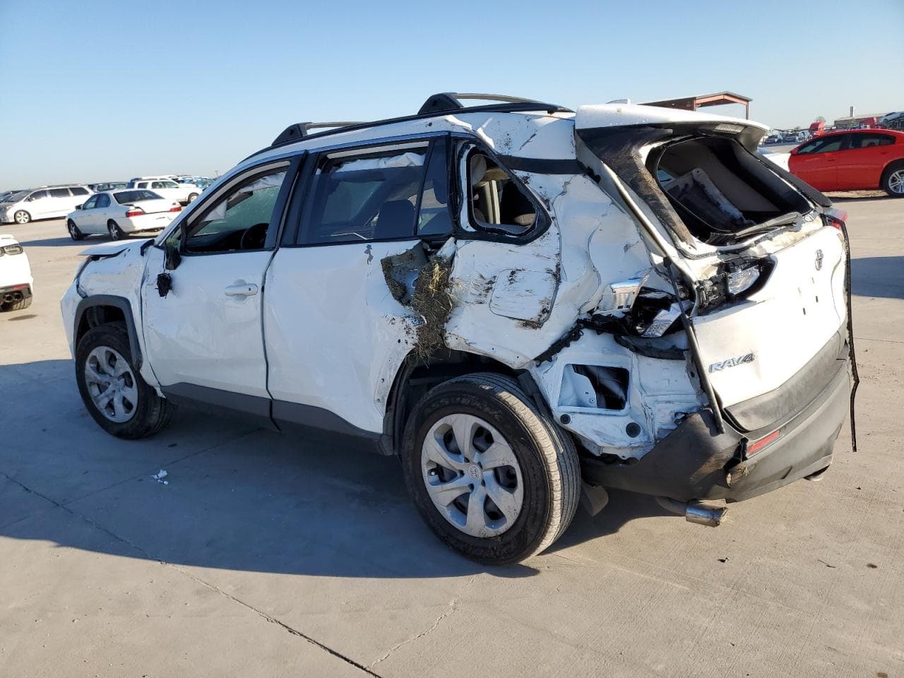 2019 Toyota Rav4 Le - foto 2