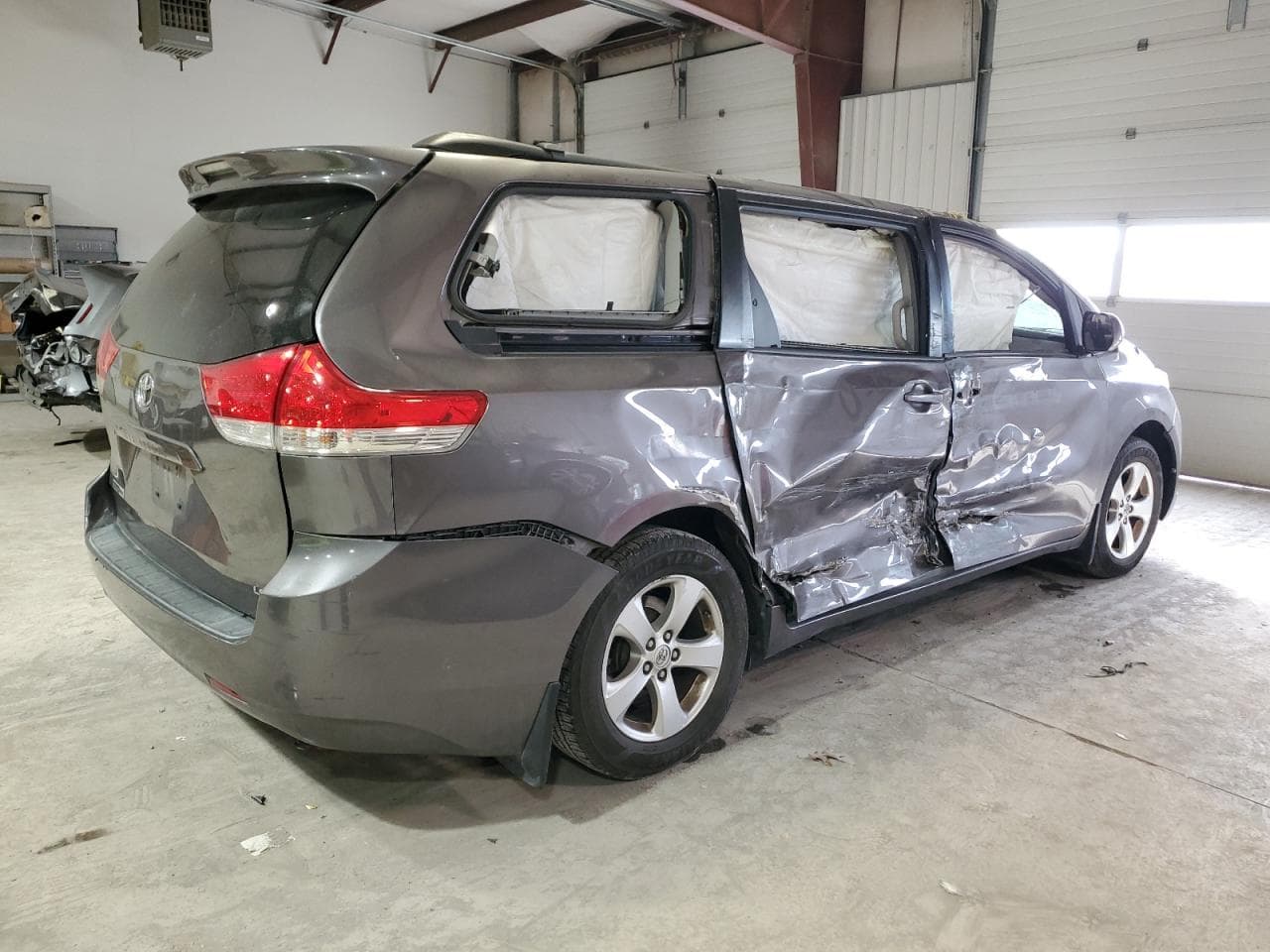 2013 Toyota Sienna Le - foto 3