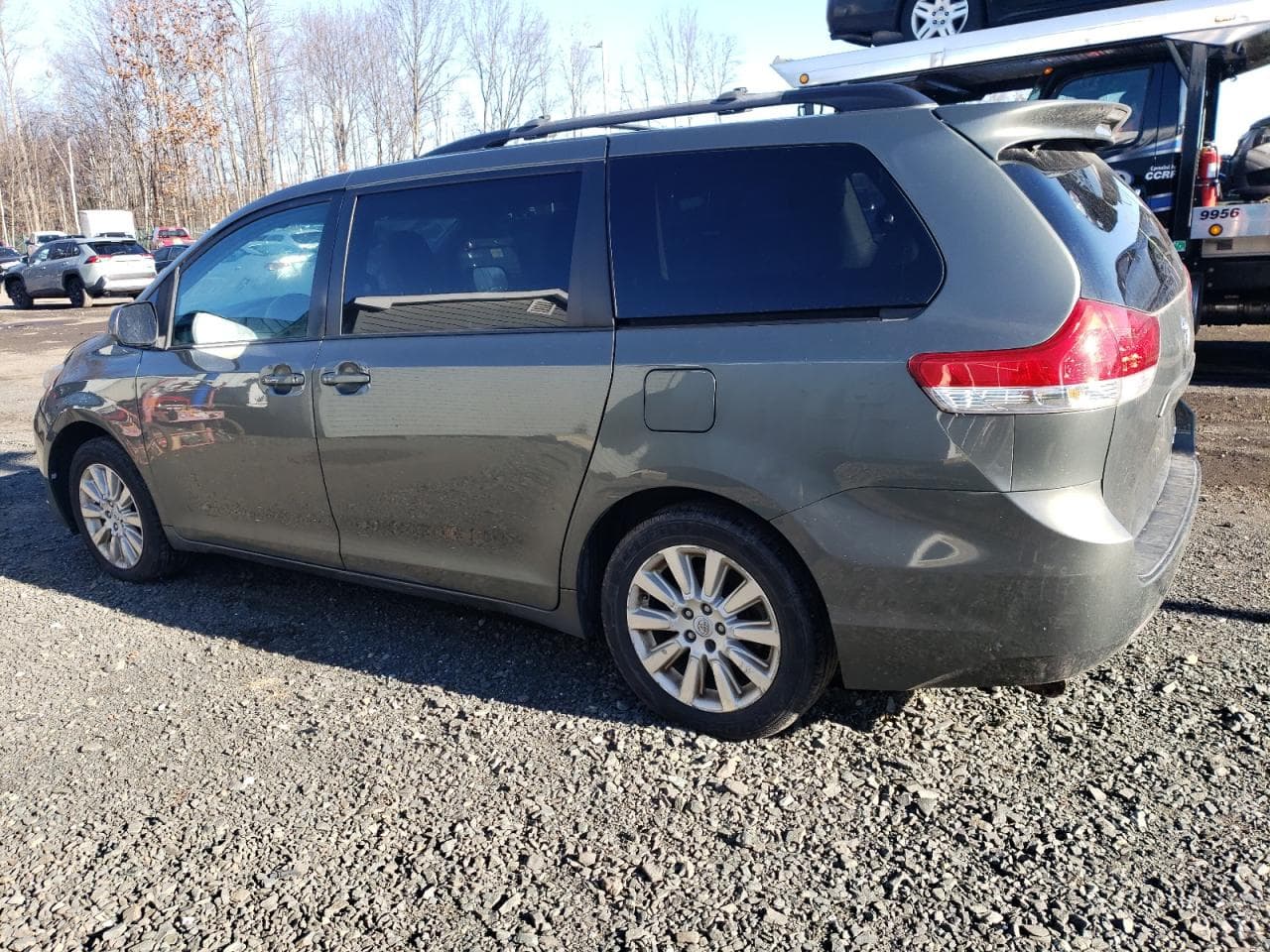 2011 Toyota Sienna Le - foto 2