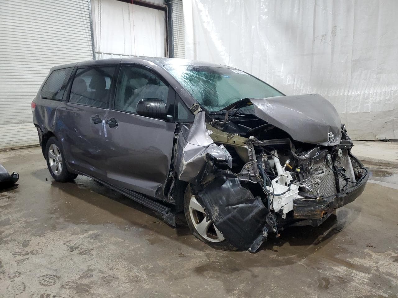 2013 Toyota Sienna - foto 2